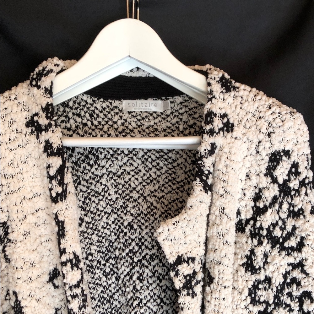 Solitaire Monochrome Women Coat - Picture 3 of 4